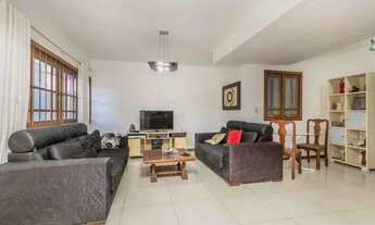 Imagem 3: Casa para venda tem 250 metros quadrados com 3 quartos