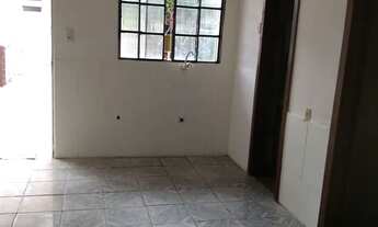 Imagem 3: Alugo R$ 680,00<br>Máximo 3 pessoas<br>Lindo apto térreo fundos mas com entrad