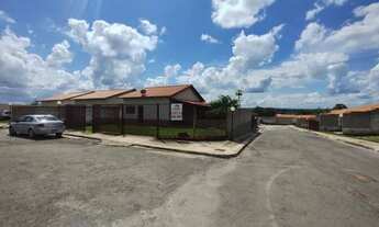 Imagem 2: Casa com 2 quartos, suíte, varanda em L, quintal no cond Paraíso no Vale das Brisas Senad