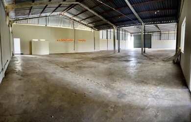 Imagem 7: Galpão espaçoso na saída pra Cuiabá