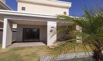 Imagem: Casa duplex com quatro suítes no condomínio