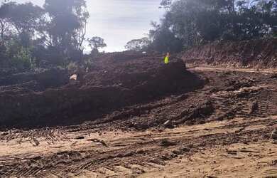 Imagem 2: Terreno Espaçoso com Fácil Acesso