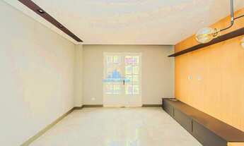 Imagem 2: Apartamento andar alto, reformado, a venda no Centro de Curitiba