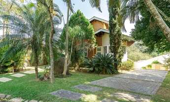 Imagem 2: Casa de Luxo no Alpes de Vinhedo: 3 Quartos e Piscina