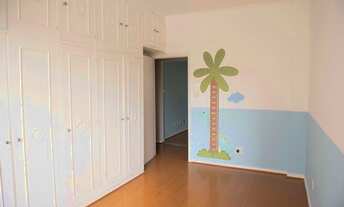 Imagem 7: Quot;sessentão conservado"! Janelão , pé direito alto e belo jardim!