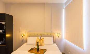 Imagem 4: LINDO CONJUGADO, REFORMADO, MOBILIADO VISTA LATERAL MAR , PRONTO PRA MORAREM COPACABANA