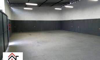 Imagem 5: Galpão com estacionamento em bairro comercial