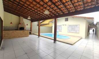 Imagem: Belíssima casa com piscina no centro de