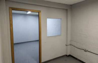 Imagem 7: Galpão/Depósito/Armazém com 796 m², sendo 500 m2 livre + 5 Salas + 5 Banheiros