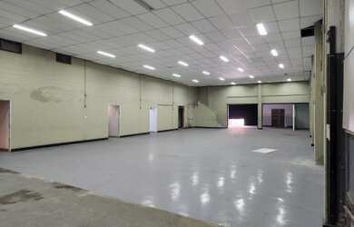 Imagem 6: Galpão/Depósito/Armazém com 796 m², sendo 500 m2 livre + 5 Salas + 5 Banheiros