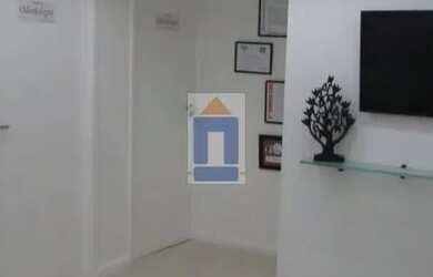 Imagem 5: Salão com 140 m², na Av. Tancredo Neves, com 5 consultorios