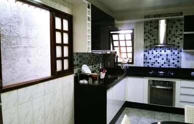 Imagem 2: Casa para venda possui 85 metros quadrados com 3 quartos em Saracuruna - Duque de Caxias