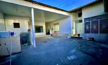 Imagem 3: Casa com 3 suítes, área nos fundo bem espaçosa, A casa fica bem enfrente a portaria do con