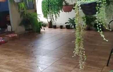 Imagem 4: Casa sozinha no terreno