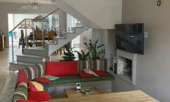 Imagem 3: Casa de condomínio para aluguel e venda possui 250 metros quadrados com 4 quartos