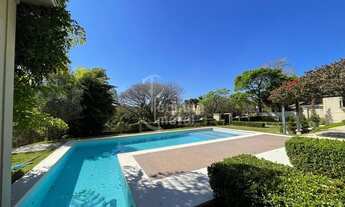 Imagem 4: Casa para alugar com 2.191m² m², 4 suítes, sala de estar e garagem para 8 carros no Alph