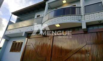 Imagem 2: Casa com 3 dormitórios, sedo 2 suítes e 2 vagas no bairro Rubem Berta em Porto Alegre co