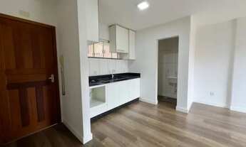 Imagem 2: Venha morar em um lindo apartamento térreo em condomínio fechado para locação anual! Rua