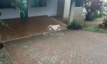 Imagem 3: Casa linear 3 quartos com suíte sendo 2 com closet, para locação no condomínio Serra dos B