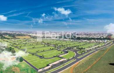 Imagem 3: Residência Sofisticada com Piscina e Ampla Iluminação no Prestigiado Quinta do Lago 2