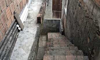 Imagem 4: Vende-se ou troca, casa por trás da sucata de Valtinho