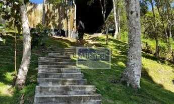 Imagem 3: Linda casa semi mobiliada cercada pelo verde! Com 2 dormitórios, 1 suíte, 1 vaga de garage