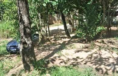 Imagem 2: Vendo Terreno com casas construídas