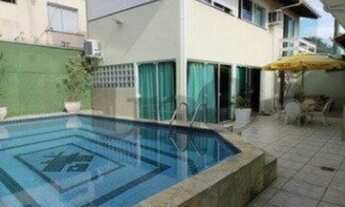 Imagem: Casa na frente e Sobrado nos fundos Estuda