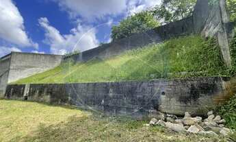Imagem 2: Terreno em aclive a venda no Bairro Guanabara, possui 17 metros de frente e 21,6 metros de
