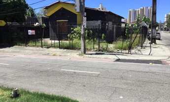 Imagem 2: Casa com Terreno Vizinho a Praça Argentina