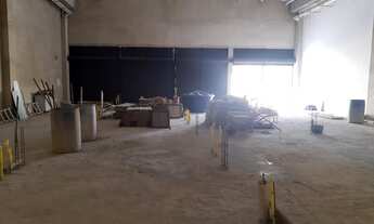 Imagem 5: Loja com 307m² de Área Total, com Vagas de Estacionamento em Frente, à venda no bairro Tei