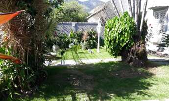 Imagem 2: Casa para venda possui 440 metros quadrados com 5 quartos em Anil - Rio de Janeiro - RJ