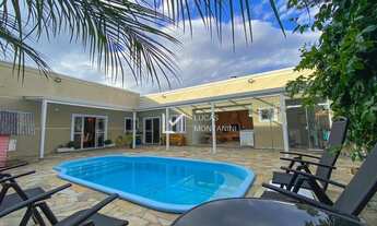 Imagem: Casa térrea com piscina à venda, 250 m²