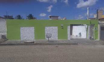 Imagem: Casa em rua pública, com 3 quartos, 2 salas