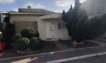 Imagem 2: Casa de 2/4 sendo 1 suíte com closet e banheira, área goumert, em cond. próx Fraga Maia