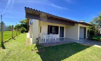 Imagem 2: Casa no centro, 03 quartos, mobiliada, esquina c/ área verde