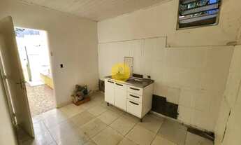 Imagem 2: Casa de fundos com 01 dormitório e 01 banheiro na Vila Romana