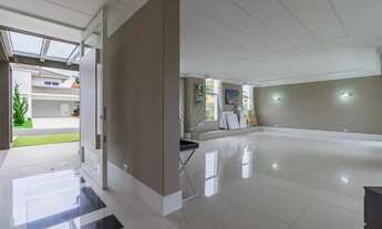 Imagem 2: Espetacular Residência em Condomínio de alto padrão, em Santa Felicidade!