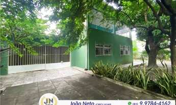 Imagem: JN) Casa grande com dois terrenos, tipo