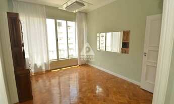 Imagem 8: Apartamento amplo com vaga, vista livre e sol da manhã a venda em Copacabana!