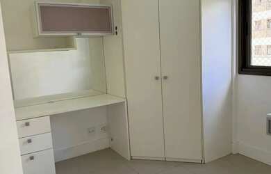 Imagem 14: Apto 03 dormitórios sendo 01 suíte com armário embutido, split e sacada, bwc suíte complet