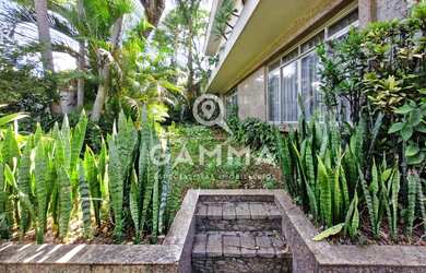 Imagem 2: Casa a venda no Pacaembu - Rua tranquila com guarita 24h