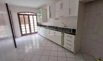 Imagem 6: Casa localizada semimobiliada no bairro Ilha da Figueira