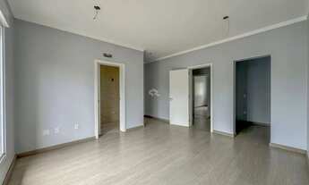 Imagem 2: Casa Sobrado no Bairro Moinhos de Vento com 3 dormitórios, suíte, closet, suíte americana