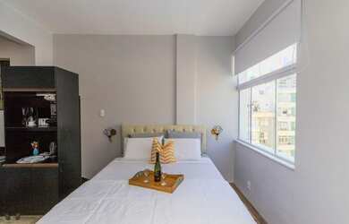 Imagem 2: LINDO CONJUGADO, REFORMADO, MOBILIADO VISTA LATERAL MAR , PRONTO PRA MORAREM COPACABANA