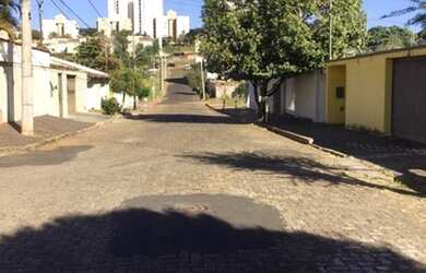 Imagem 7: Casa para Locação em Uberlândia, Tubalina, 3 dormitórios, 1 banheiro, 2 vagas