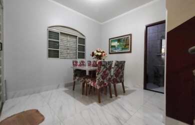 Imagem 7: QR 308 - Triplex - 2 Suítes - Garagem p/ 3 carros Terraço com Churrasqueira