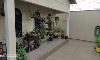 Imagem 2: Casa à venda com excelente localização perto da Vila Góis