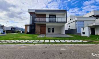 Imagem 2: Casa de condomínio para venda possui 245 metros quadrados com 4 quartos