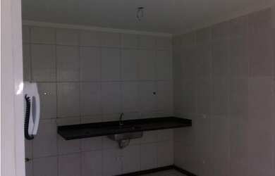 Imagem 3: Sobrado em condomínio. 3 dormitórios, sendo 1 suíte. 2 Vagas de garagem. Com apenas 3 casa